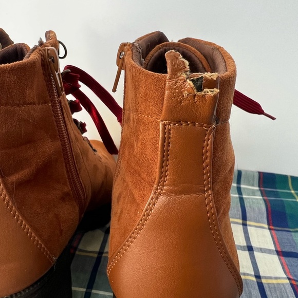 Women’s Boots - Picture 5 of 6